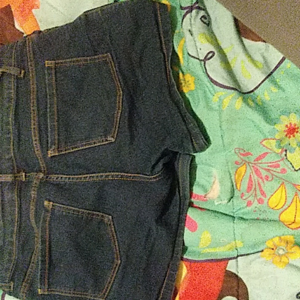 Shorts - Picture 2 of 2